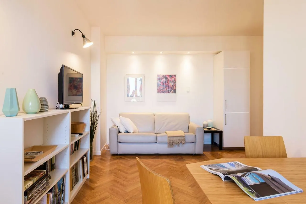 Joivy Homey 1-Bed With View Near Citylife Milano